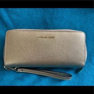Michael Kors Jet Set Travel Continental Wallet 🌟